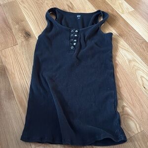 Gap maternity tank with snaps